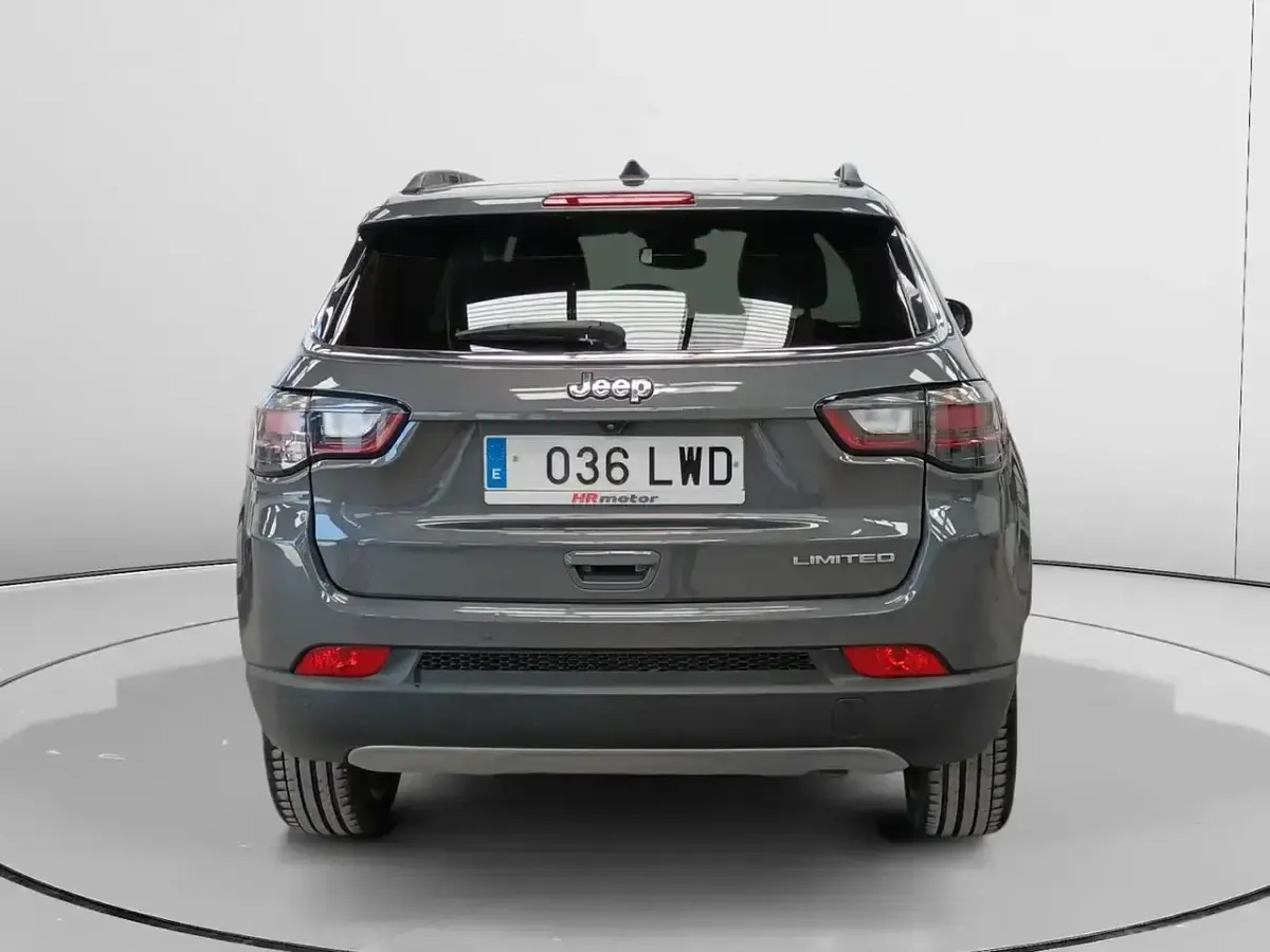 Usado Jeep Compass Limited 130 CV (95 kW) 2022 Gris / plata SUV