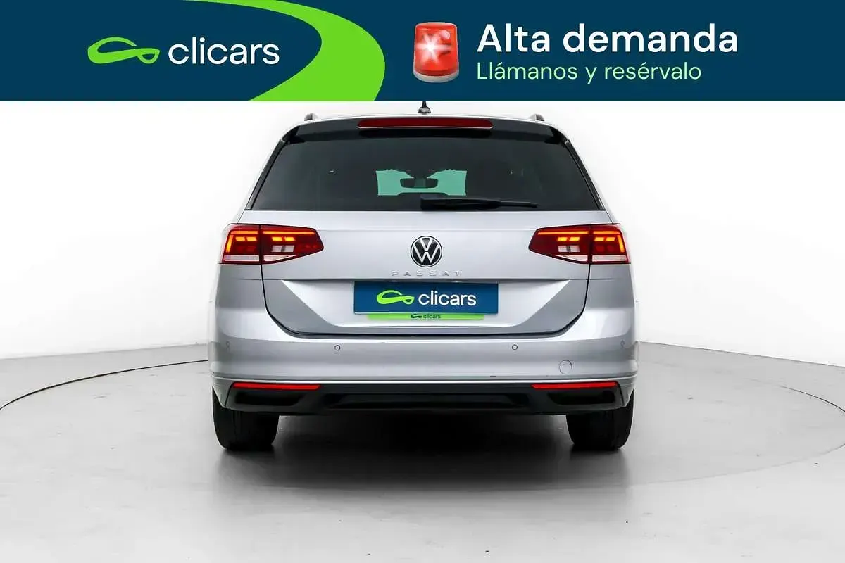 Usado VW Passat Executive 122 CV (89 kW) 2023 Plateado Familiar