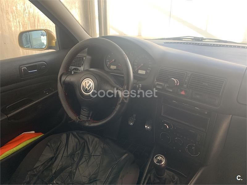 Usado VW Golf III GT 100 CV (73 kW) 1998 Amarillo Berlina
