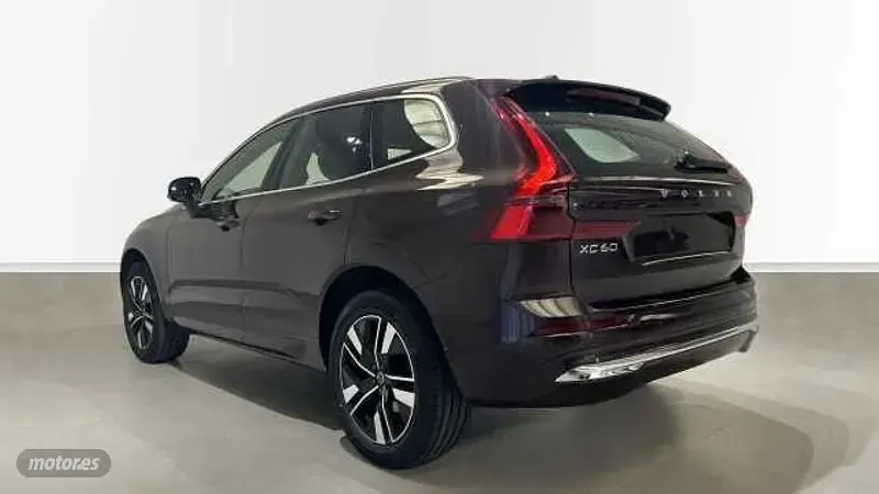 Nuevo Volvo XC60 Plus 250 CV (183 kW) 2026 Rojo SUV