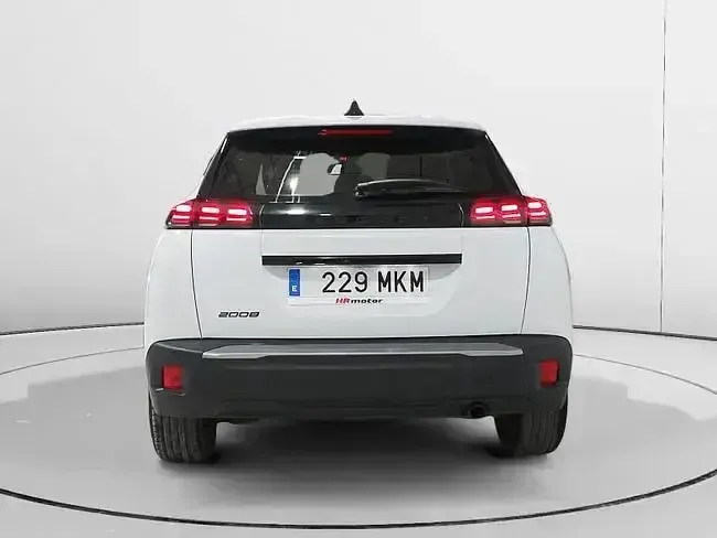 Usado Peugeot 2008 Active 100 CV (73 kW) 2023 Blanco SUV