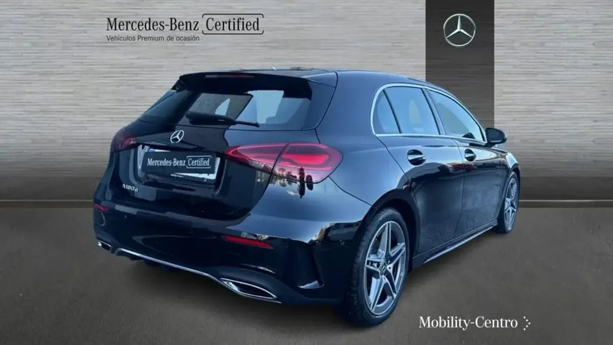 Usado Mercedes A180 116 CV (85 kW) 2024 Negro noche Berlina