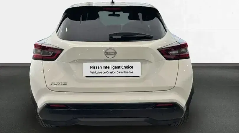 Usado Nissan Juke N-Connecta 114 CV (83 kW) 2022 Lunar white (metalizado) techo SUV