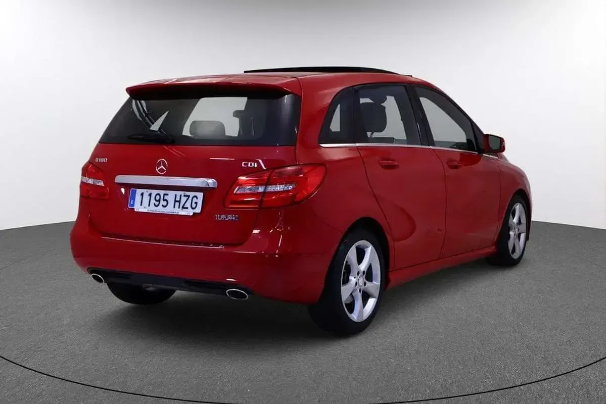 Usado Mercedes B180 109 CV (80 kW) 2014 Rojo Utilitario