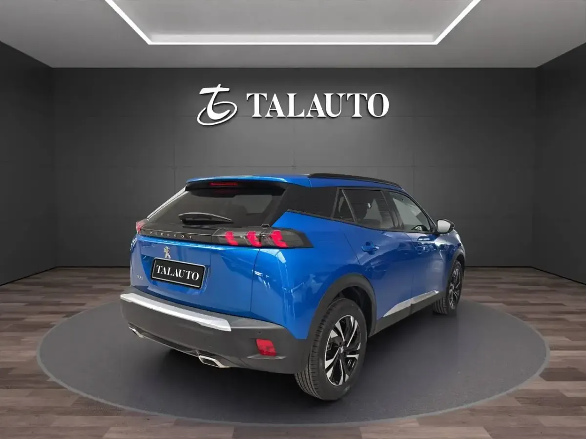 Usado Peugeot 2008 Allure 130 CV (95 kW) 2022 Azul SUV