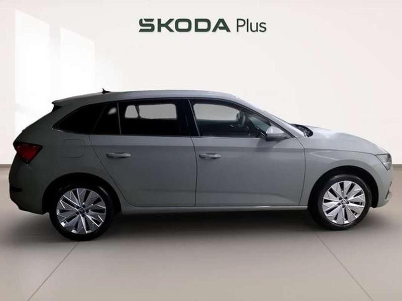 Usado Skoda Scala Selection 95 CV (69 kW) 2024 Gris Utilitario