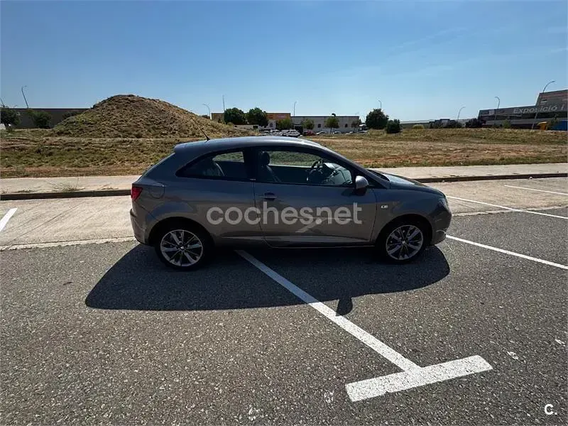 Usado Seat Ibiza SC I-Tech 85 CV (62 kW) 2015 Gris / plata Utilitario