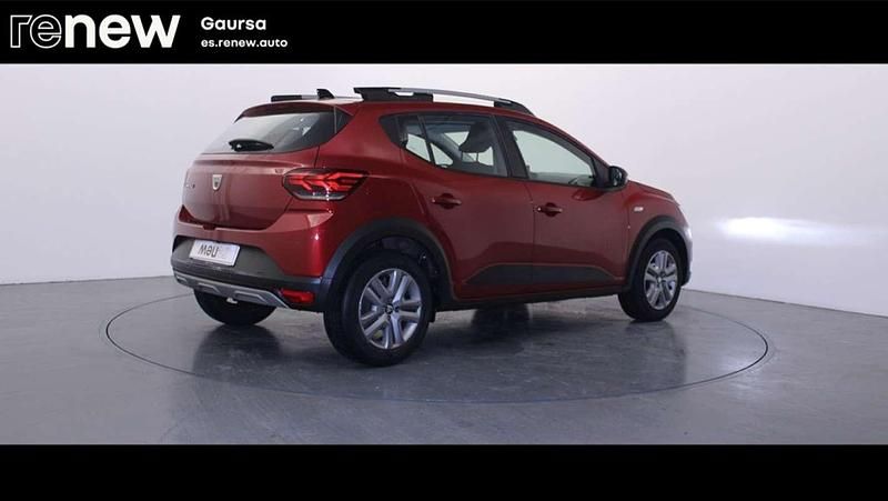 Usado Dacia Sandero Comfort 101 CV (74 kW) 2022 Rojo Berlina