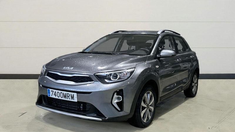 Usado Kia Stonic 100 CV (73 kW) 2024 Gris SUV