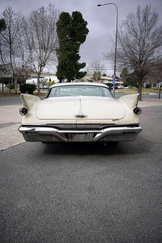 Usado Chrysler Imperial 354 CV (260 kW) 1961 Beige Coupe