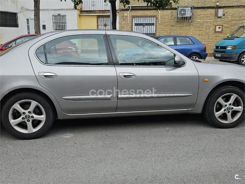 Usado Nissan Maxima SE 140 CV (102 kW) 2000 Gris / plata Berlina