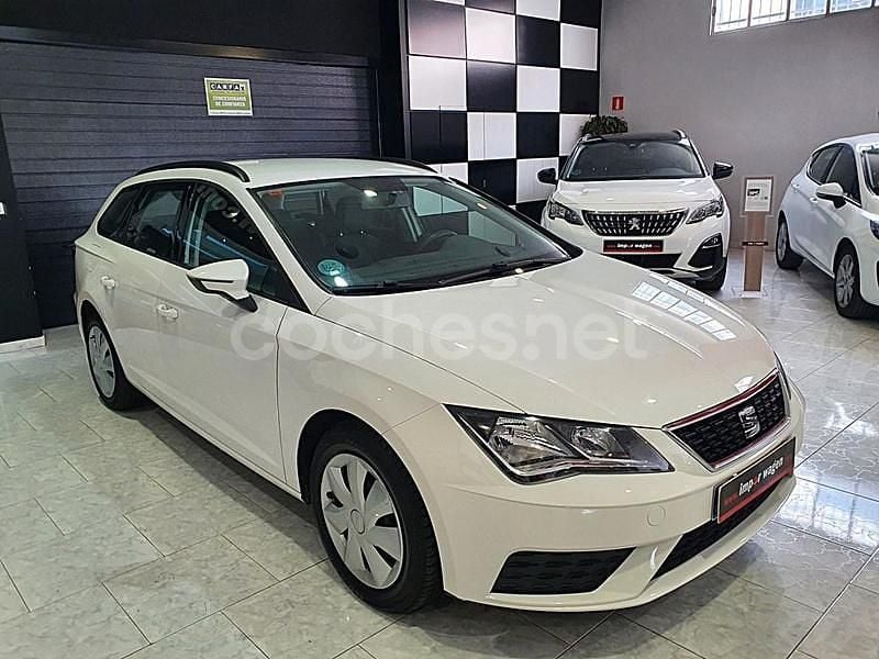 Usado Seat Leon Style 115 CV (84 kW) 2020 Blanco Familiar