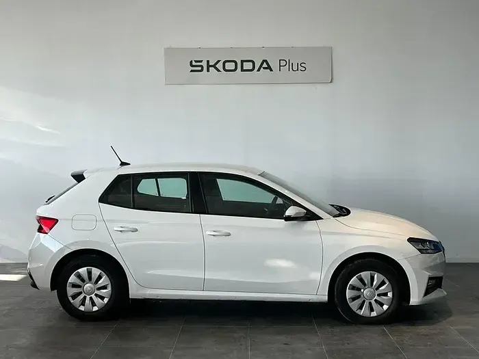 Usado Skoda Fabia 80 CV (58 kW) 2025 Blanco Utilitario