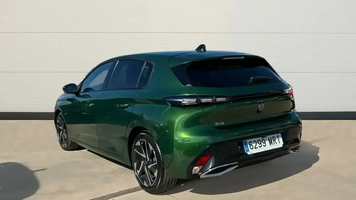 Usado Peugeot 308 Allure 130 CV (95 kW) 2024 Verde Berlina