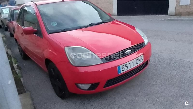 Rojo Usado 2003 Ford Fiesta Utilitario | 2000 € - Imagen 1/4