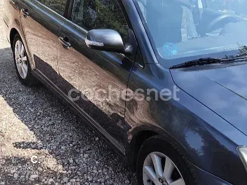 Usado Toyota Avensis Sol 129 CV (94 kW) 2007 Negro Berlina