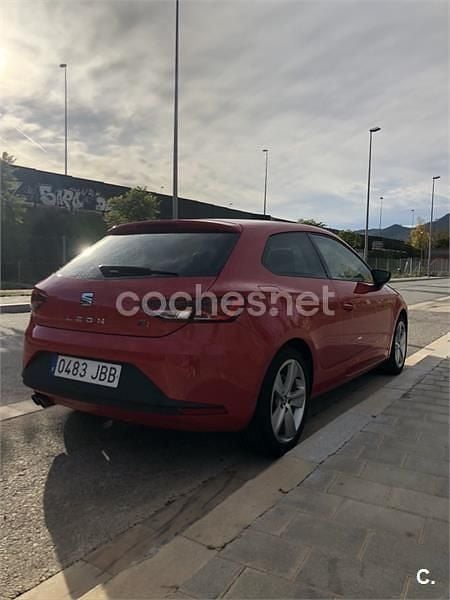 Usado Seat Leon SC I-Tech 125 CV (91 kW) 2014 Rojo Utilitario