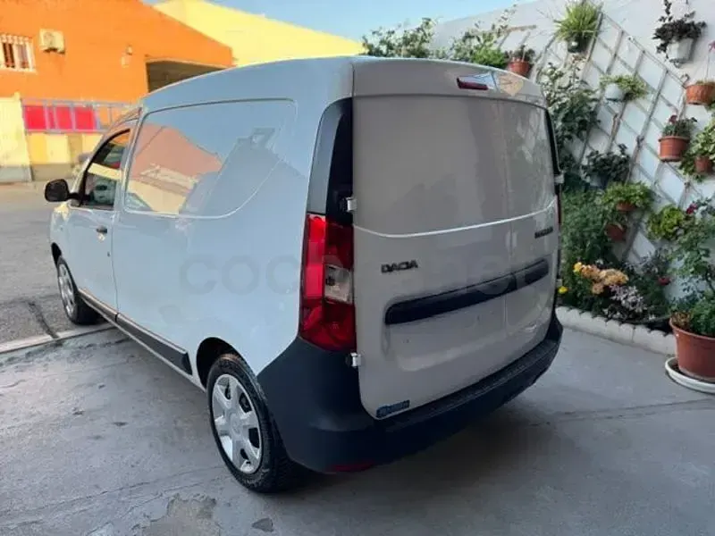 Usado Dacia Dokker Essentiel 95 CV (69 kW) 2019 Blanco Monovolumen