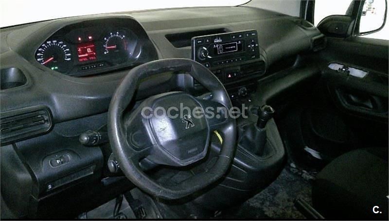 Usado Peugeot Partner Tepee Active 100 CV (73 kW) 2016 Blanco Monovolumen