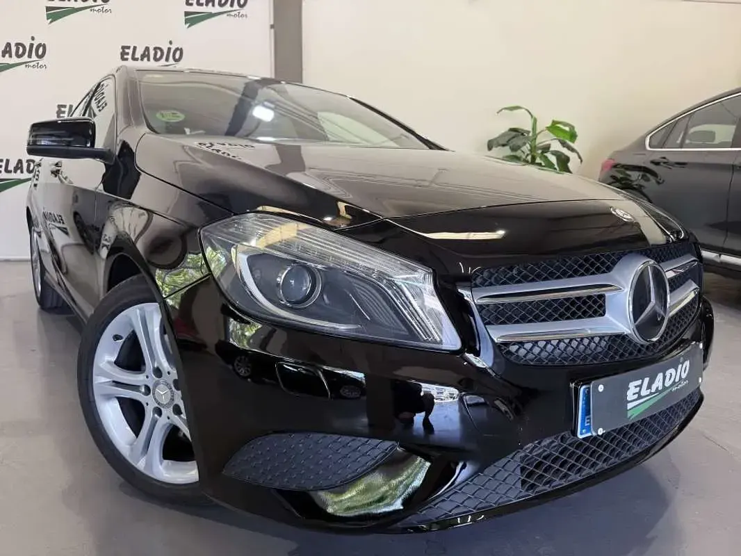 Usado Mercedes A200 Urban 136 CV (100 kW) 2015 Negro Utilitario