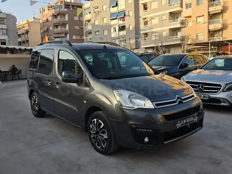 Usado Citroën Berlingo XTR 100 CV (73 kW) 2015 Gris / plata Monovolumen