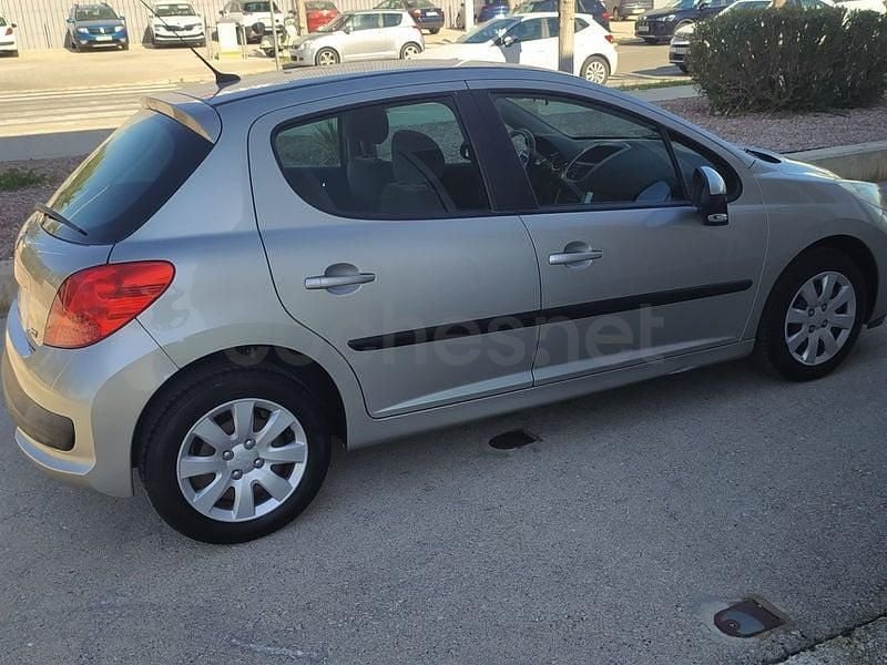 Usado Peugeot 207 70 CV (51 kW) 2006 Gris / plata Berlina