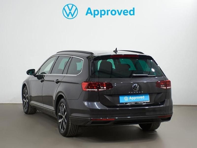 Usado VW Passat Executive 150 CV (110 kW) 2024 Gris manganeso (metalizado) Familiar