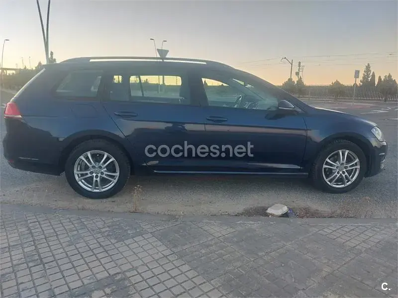 Usado VW Golf VII Edition 105 CV (77 kW) 2015 Azul Familiar