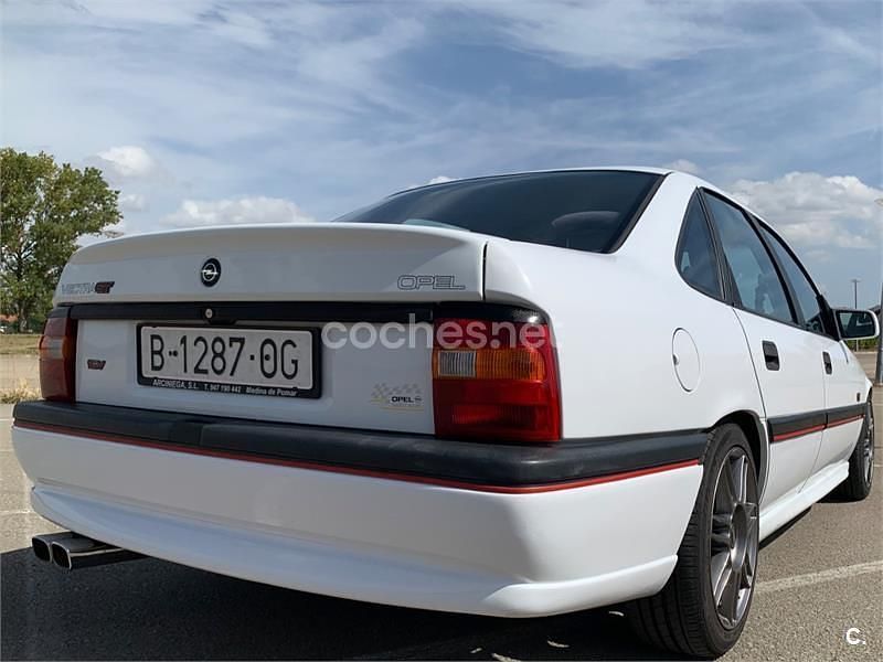 Usado Opel Vectra 150 CV (110 kW) 1993 Blanco Berlina