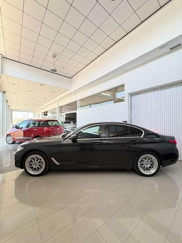 Usado BMW 530e Comfort Edition 292 CV (214 kW) 2021 Negro Familiar