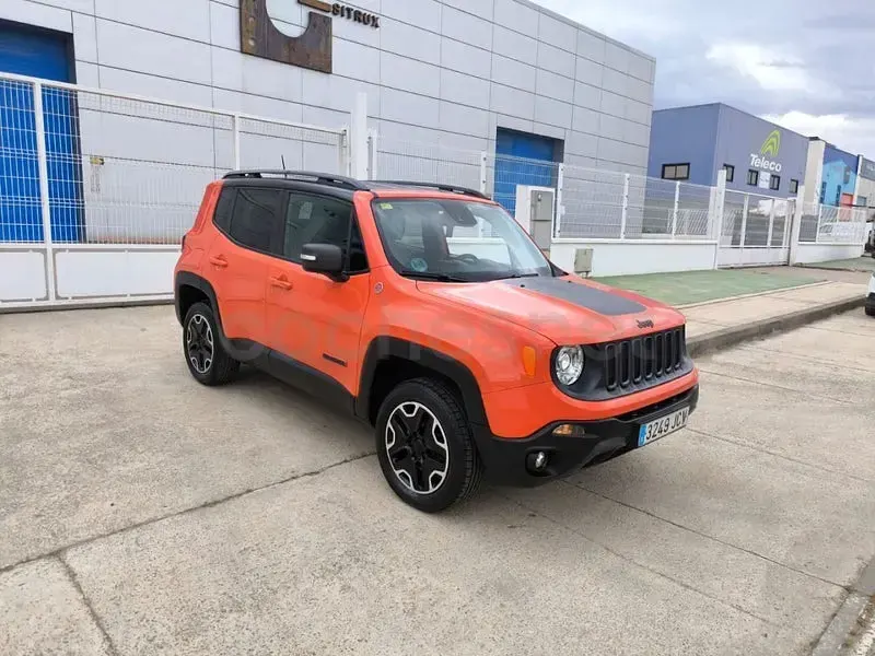 Usado Jeep Renegade Trailhawk 170 CV (125 kW) 2015 Naranja SUV