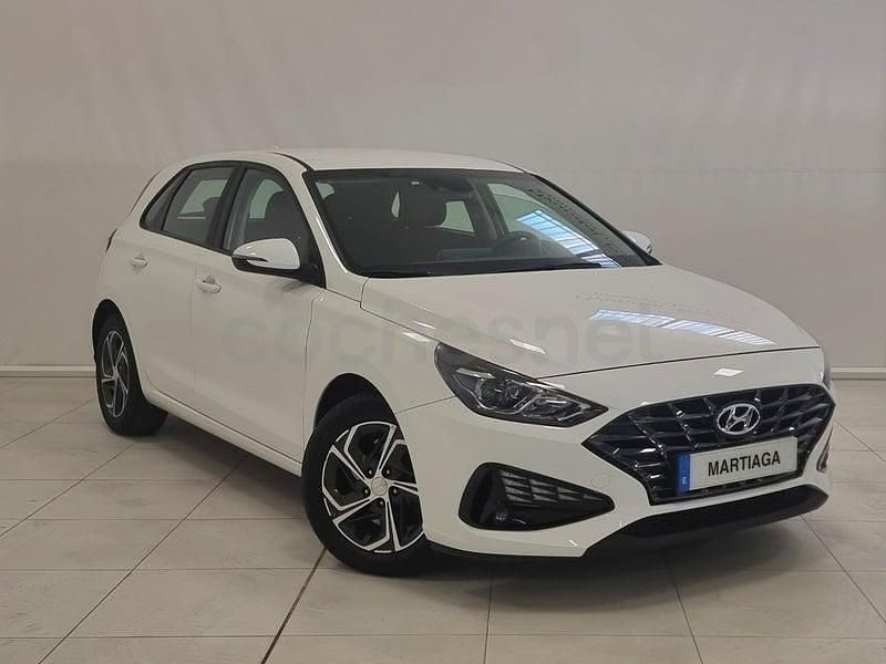 Usado Hyundai i30 120 CV (88 kW) 2021 Blanco Berlina