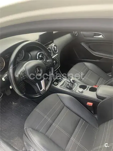 Usado Mercedes A180 Urban 109 CV (80 kW) 2014 Blanco Berlina