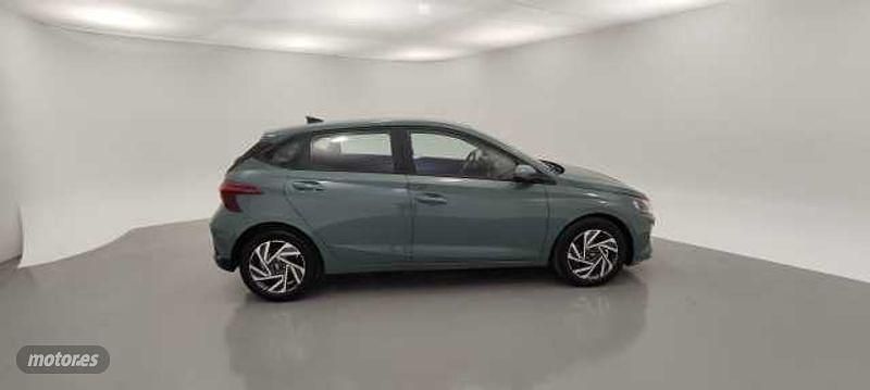 Usado Hyundai i20 84 CV (61 kW) 2024 Verde Berlina