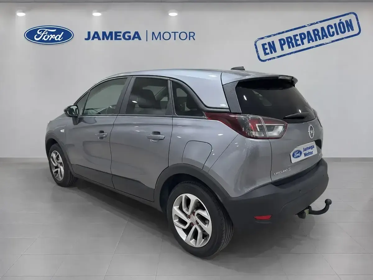 Usado Opel Crossland X Selective 82 CV (60 kW) 2018 Gris / plata SUV