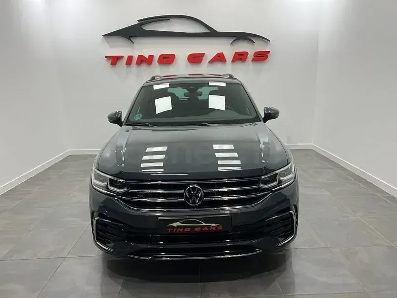 Usado VW Tiguan R-line 150 CV (110 kW) 2022 Gris / plata SUV