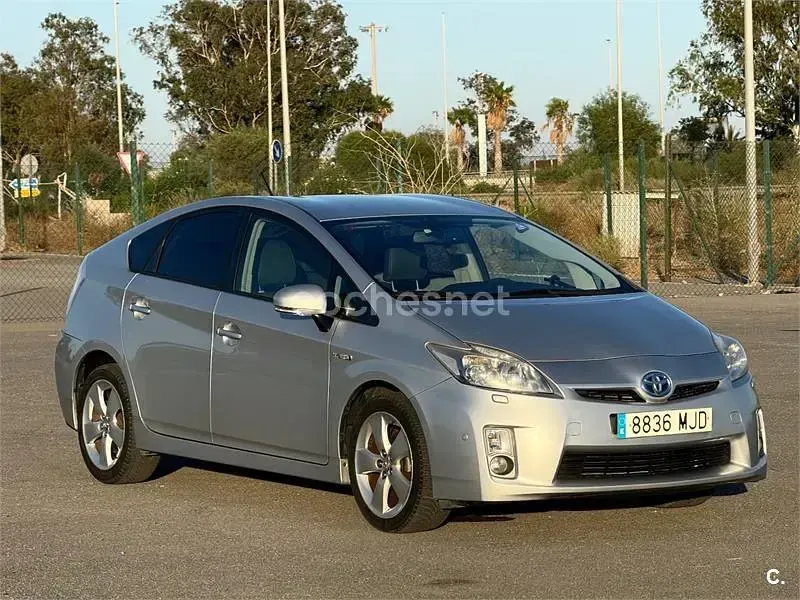 Usado Toyota Prius Executive 136 CV (100 kW) 2011 Gris / plata Berlina