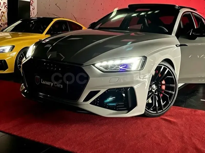 Usado Audi RS5 Sportback Competition 450 CV (330 kW) 2023 Gris / plata Berlina