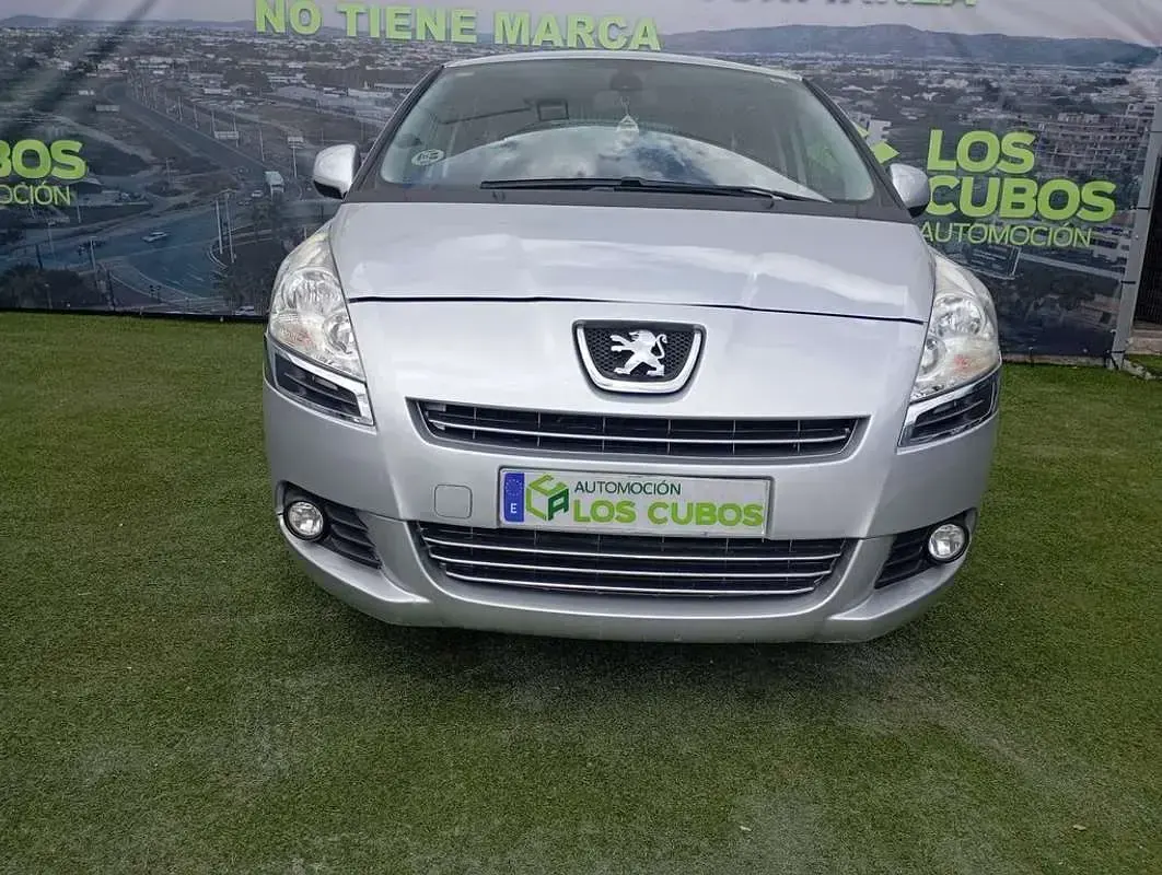 Usado Peugeot 5008 Premium 111 CV (81 kW) 2010 Gris Monovolumen