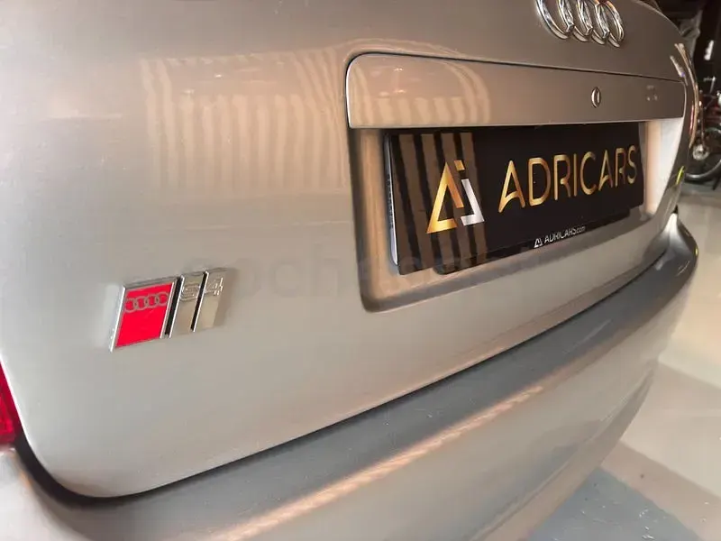 Usado Audi S4 265 CV (194 kW) 2001 Gris / plata Familiar