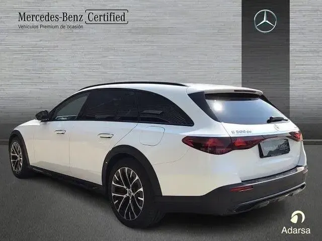 Usado Mercedes E300 Avantgarde 313 CV (230 kW) 2026 Manufaktur blanco opalita brig