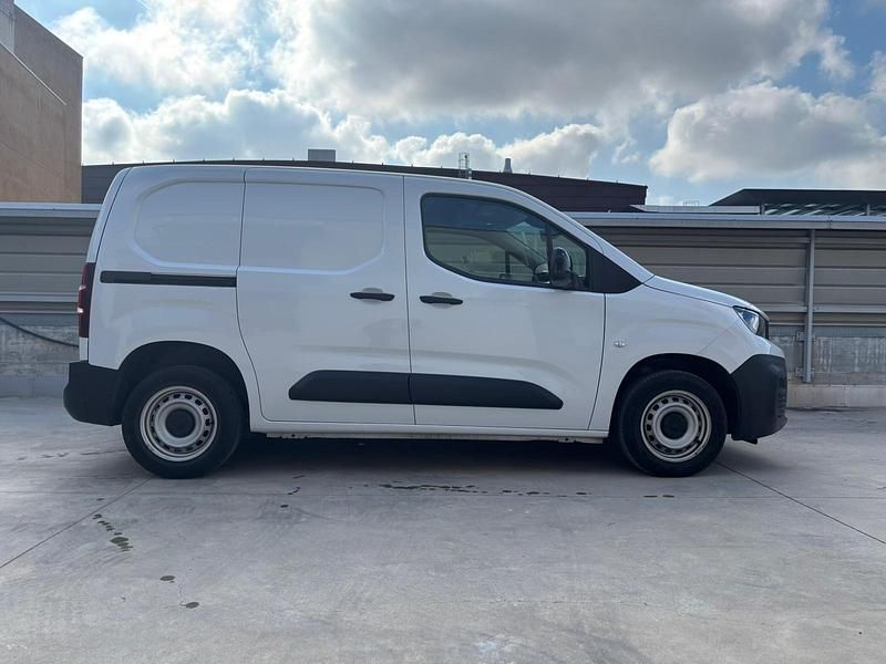 Usado Peugeot Partner 102 CV (75 kW) 2022 Blanco Monovolumen