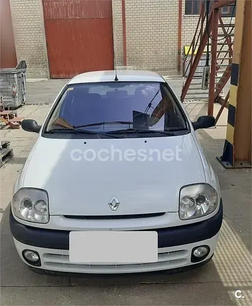 Usado Renault Clio II 80 CV (58 kW) 2001 Blanco Berlina