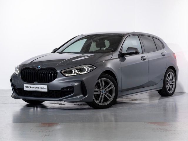 Gris / plata Usado 2024 BMW 118 Comfort Edition Utilitario | 30.975 € (Precio justo) - Imagen 1/4