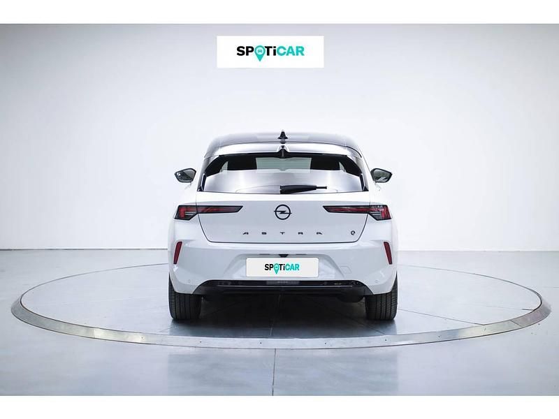 Usado Opel Astra 114 kW (156 CV) 2024 Blanco Familiar
