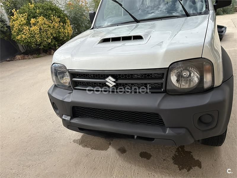 Usado Suzuki Jimny 85 CV (62 kW) 2016 Gris / plata SUV