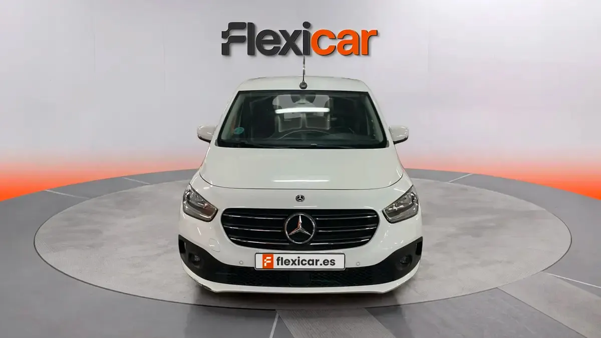 Usado Mercedes T180 116 CV (85 kW) 2023 Blanco Monovolumen