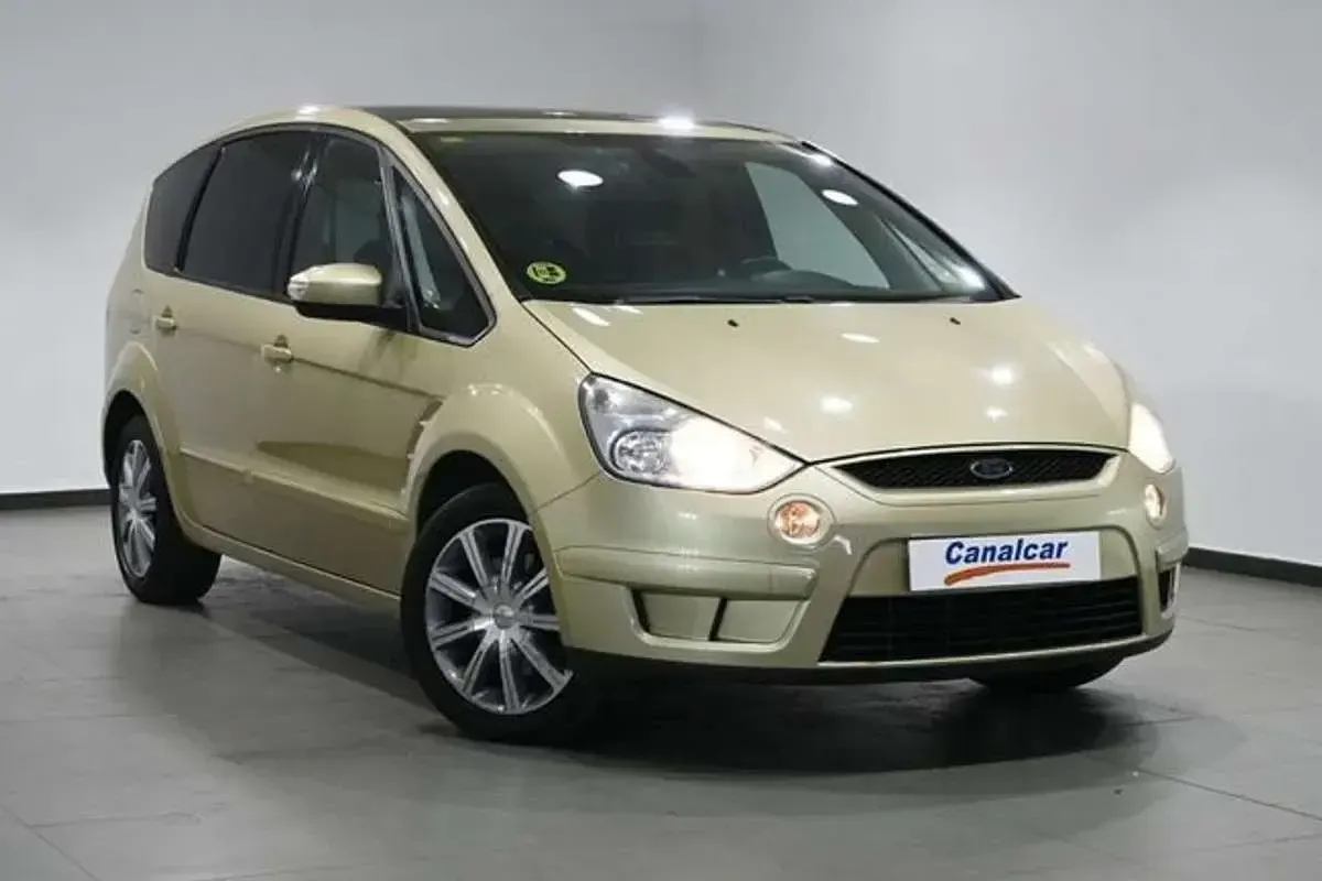Usado Ford S-MAX Titanium 140 CV (102 kW) 2007 Amarillo Monovolumen