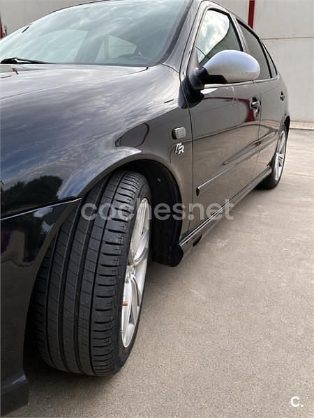 Usado Seat Leon Sport 150 CV (110 kW) 2004 Negro Utilitario
