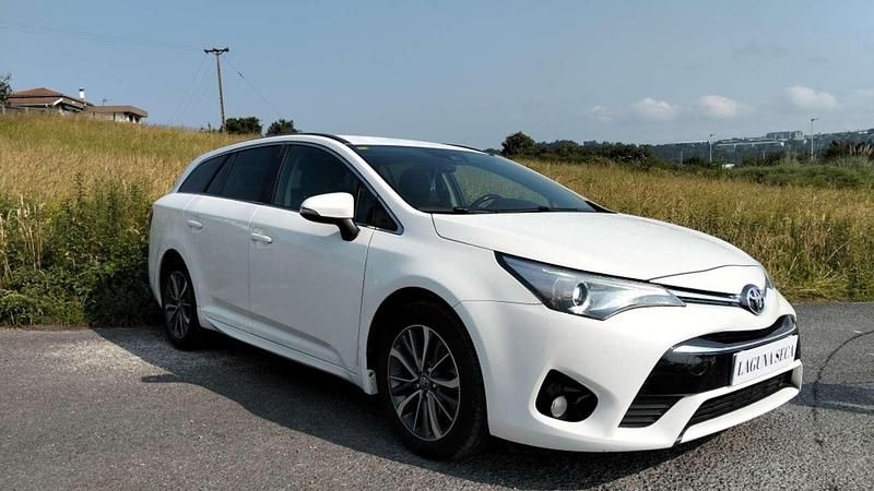 Usado Toyota Avensis Advance 143 CV (105 kW) 2016 Blanco Familiar